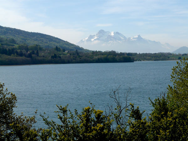 Webgreenproject, créateur de sites Internet écologiques et accessibles, vous offre ce maginifique paysage du lac Laffrey